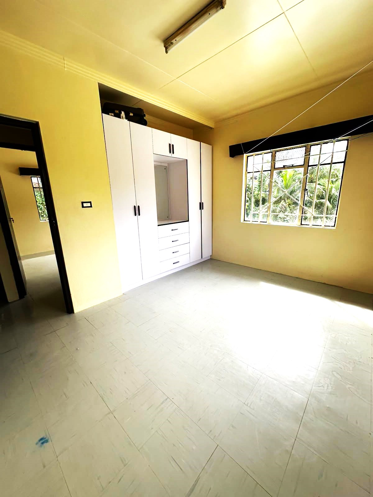 Modern  Three-Bedroom Unfurnished Top Flat for Rent!!